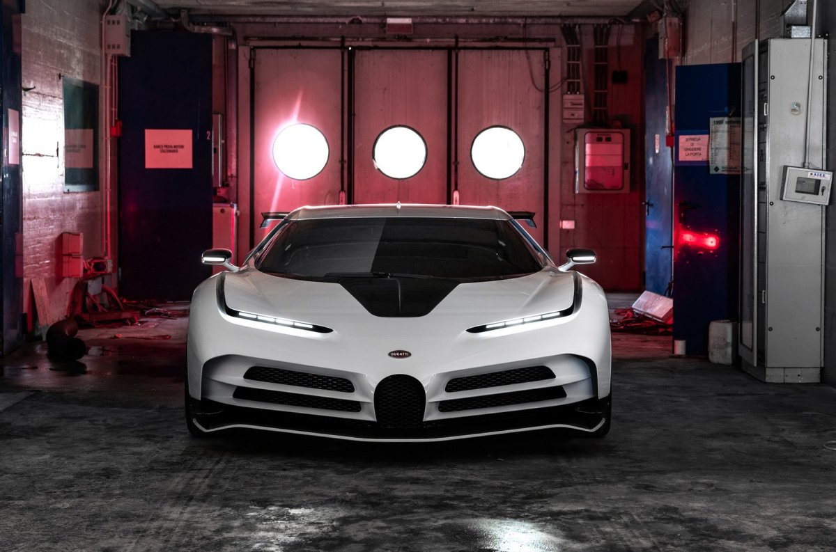 Машина Bugatti Centodieci