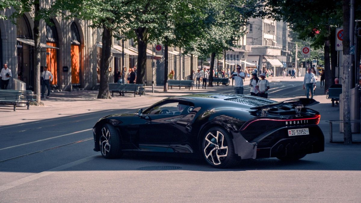 Bugatti Chiron noire