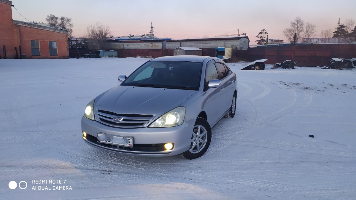 Владивосток продаёт машин Toyota Allion 2006 год