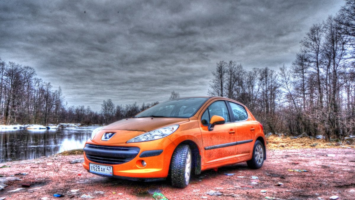 Peugeot 207 оранжевый