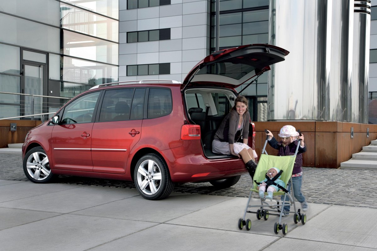 Машина Volkswagen Touran