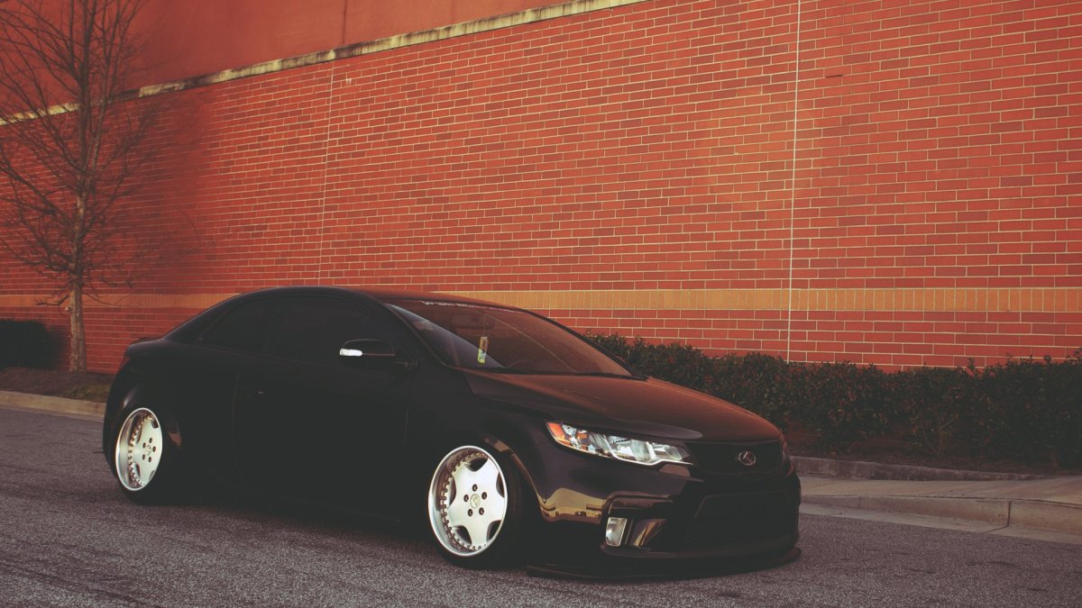 Kia Cerato stance