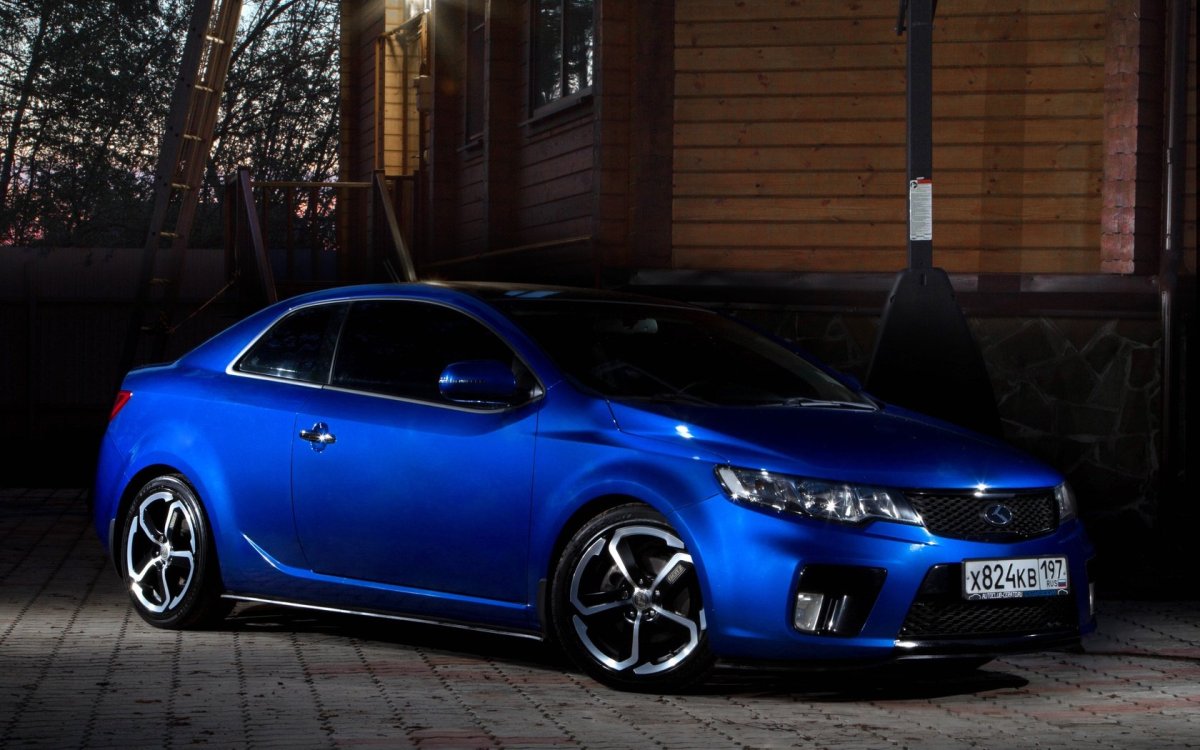 Kia Cerato 2 Koup синяя