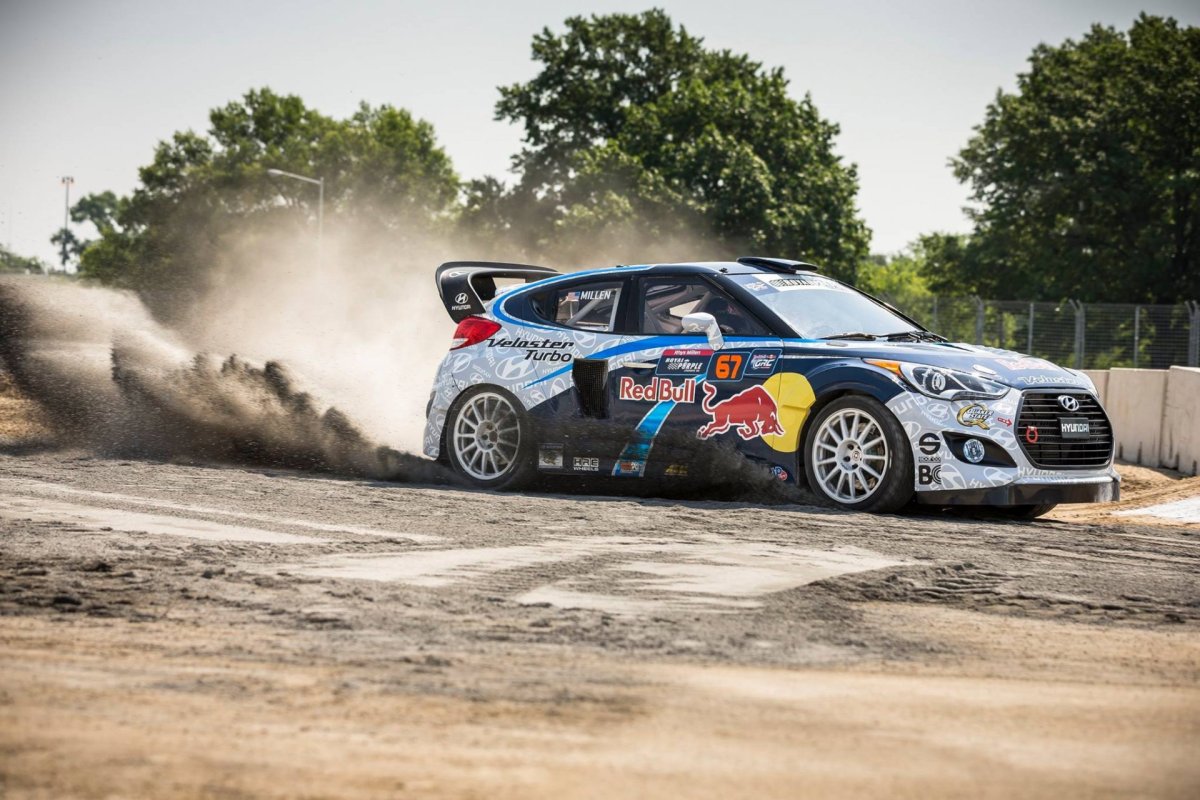Hyundai Veloster Red bull