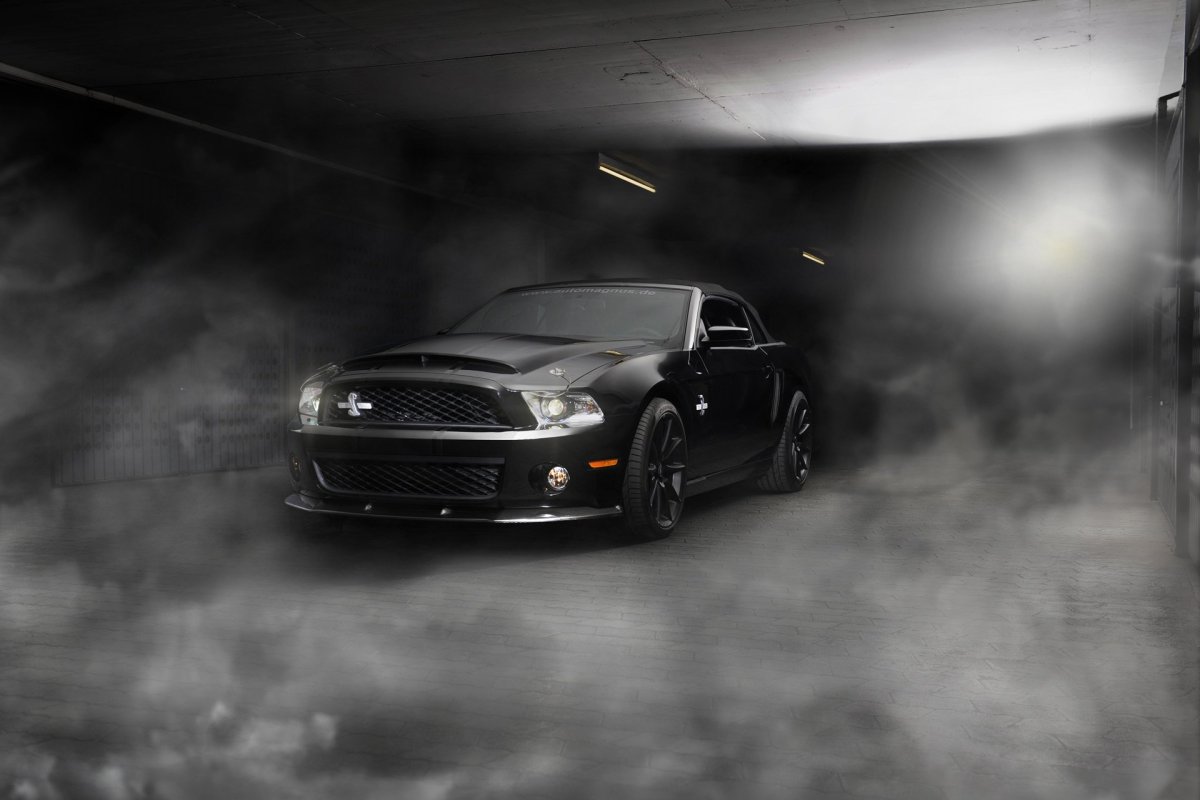 Ford Mustang Shelby gt500 в дыму