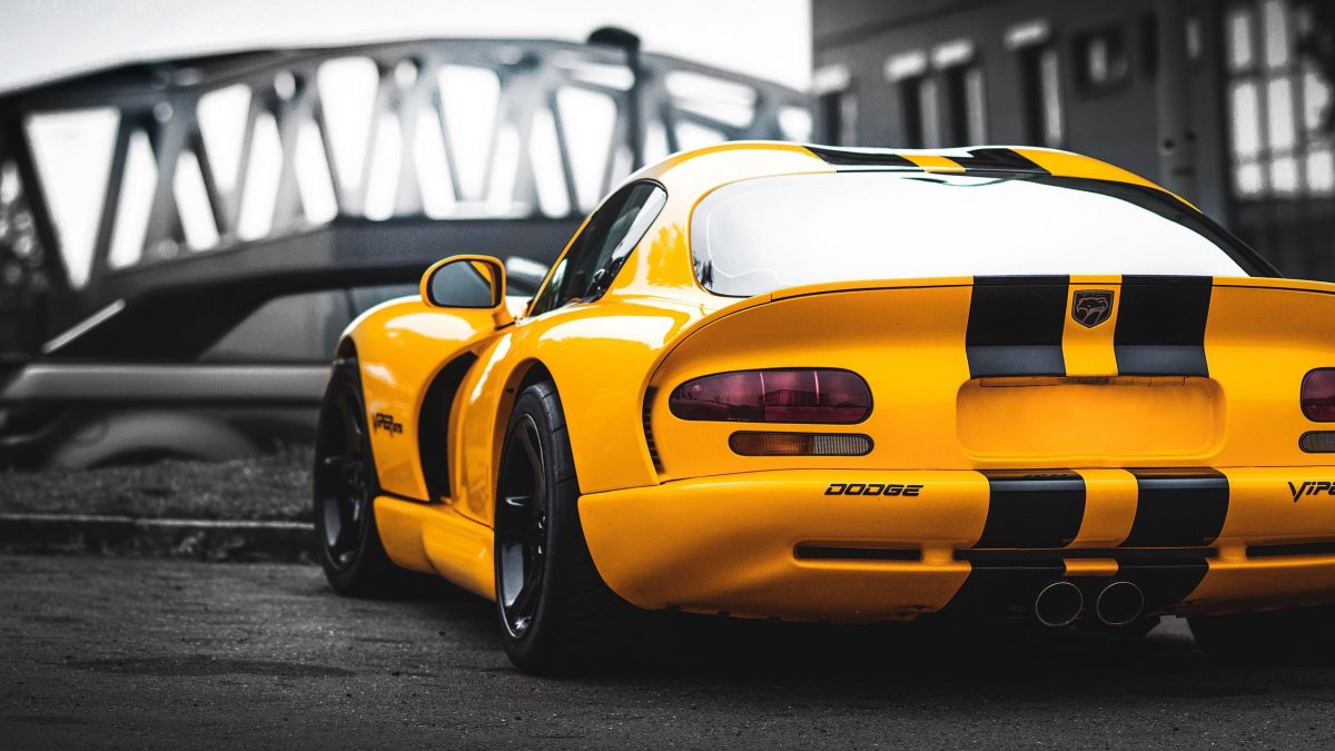 Dodge Viper желтый