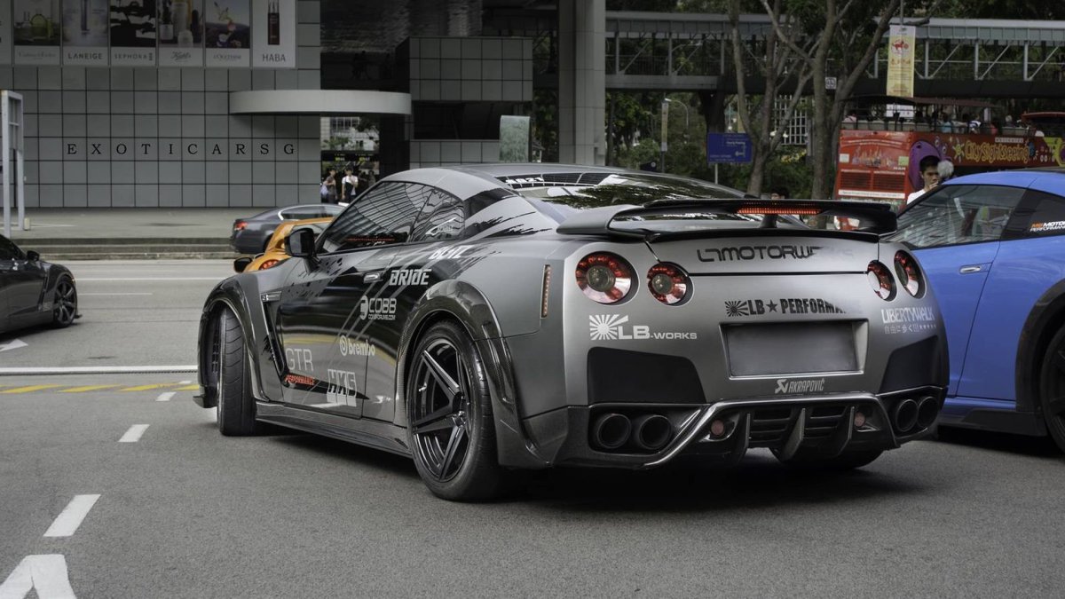 Nissan GTR gt4