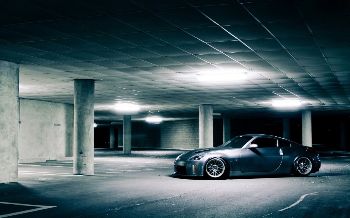 Nissan 350z car parking