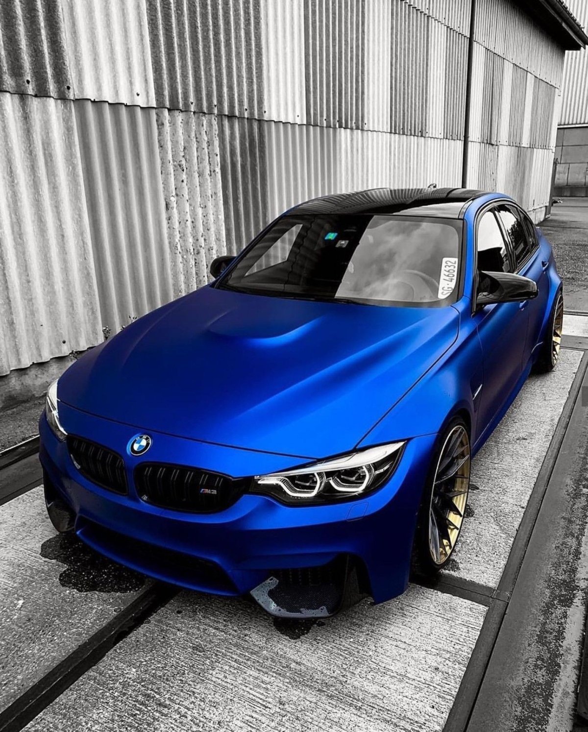 BMW 3 синяя
