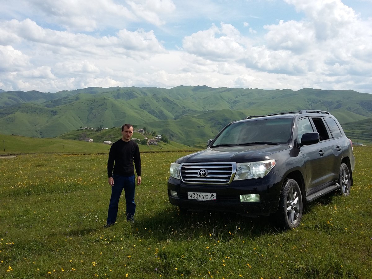 Toyota Land Cruiser 200 в горах