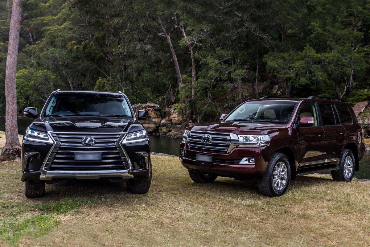 Toyota Land Cruiser vs Lexus LX 570
