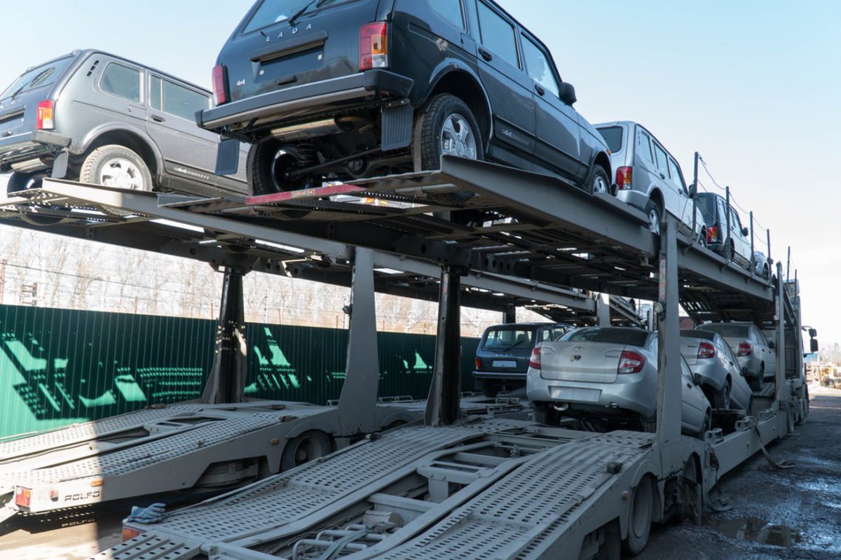 Автовоз с автомобилями