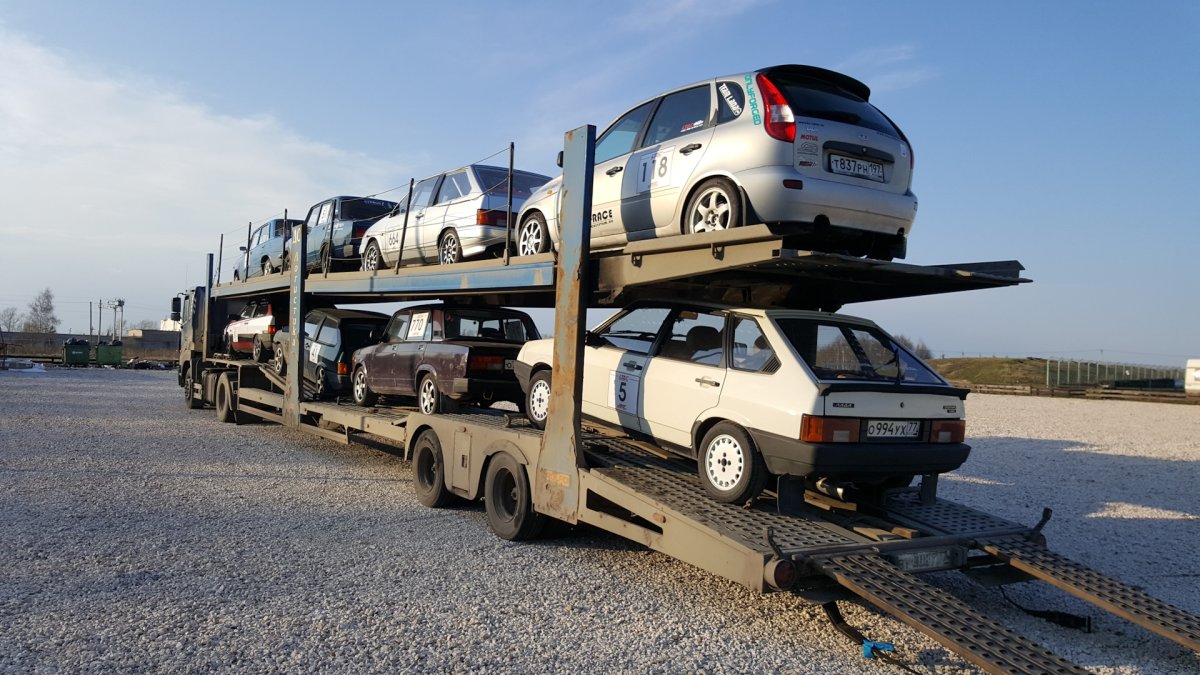 Автовоз с автомобилями
