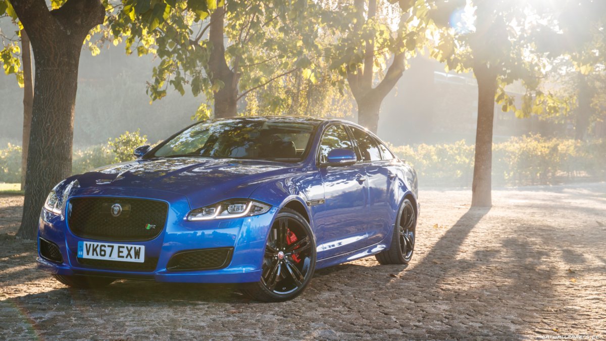 Jaguar XJR 575