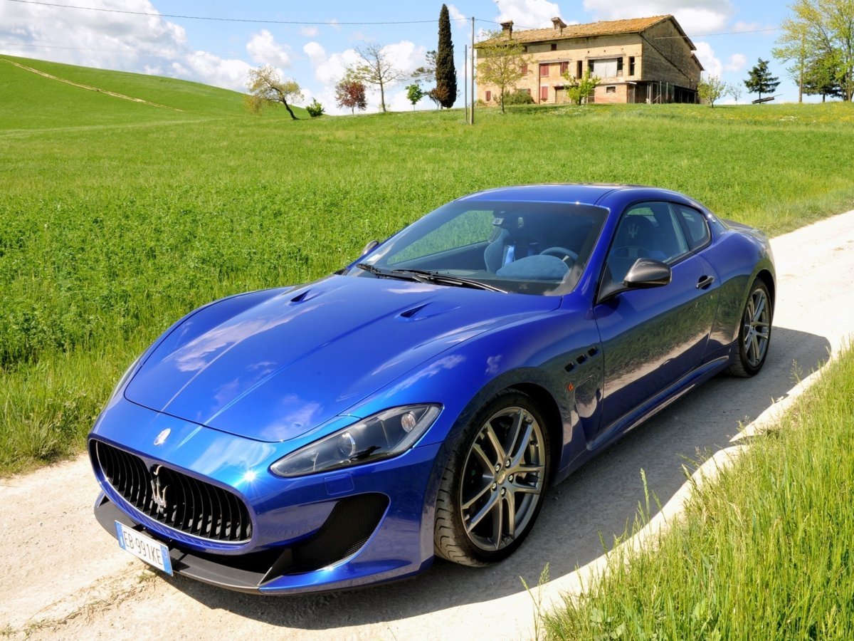 Автомобиль Maserati GRANTURISMO MC Stradale