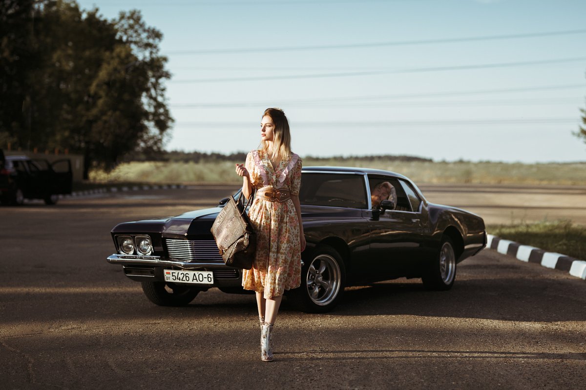 Фотосессия красивая девушка и Buick Riviera