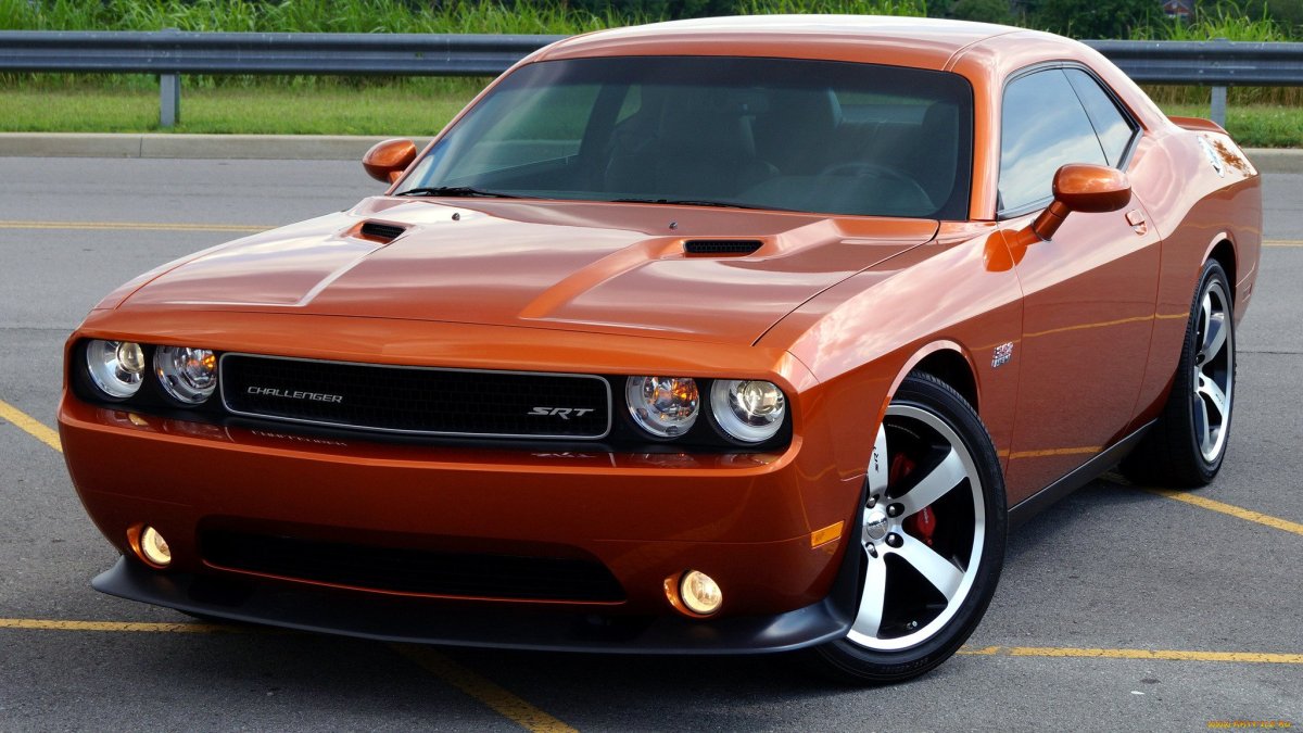 Dodge Challenger srt8