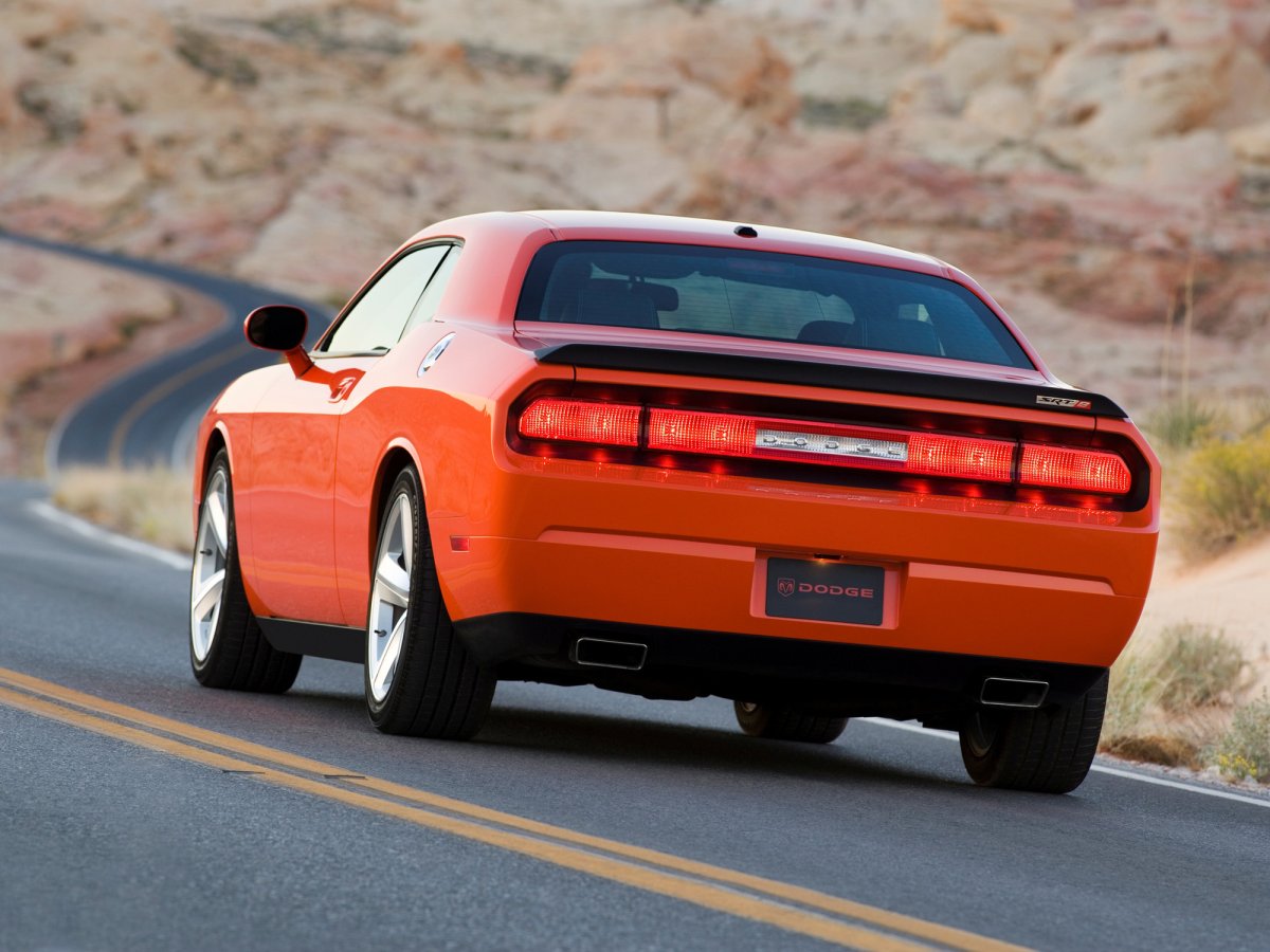 Dodge Challenger srt8