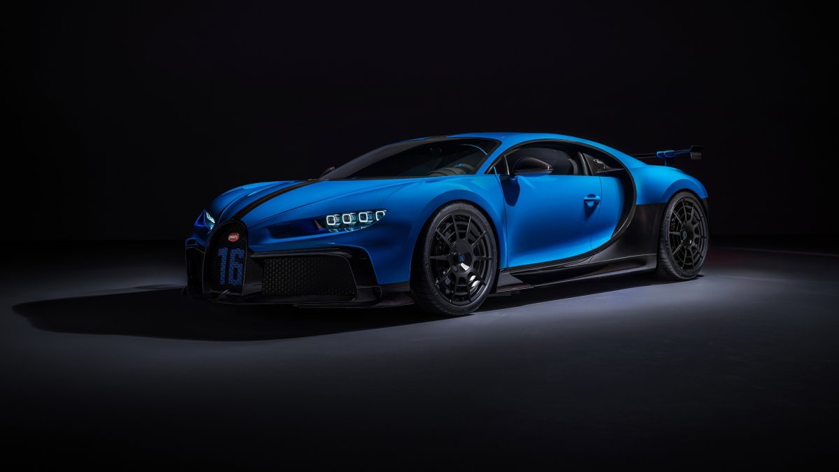 Машина Bugatti Chiron Sport