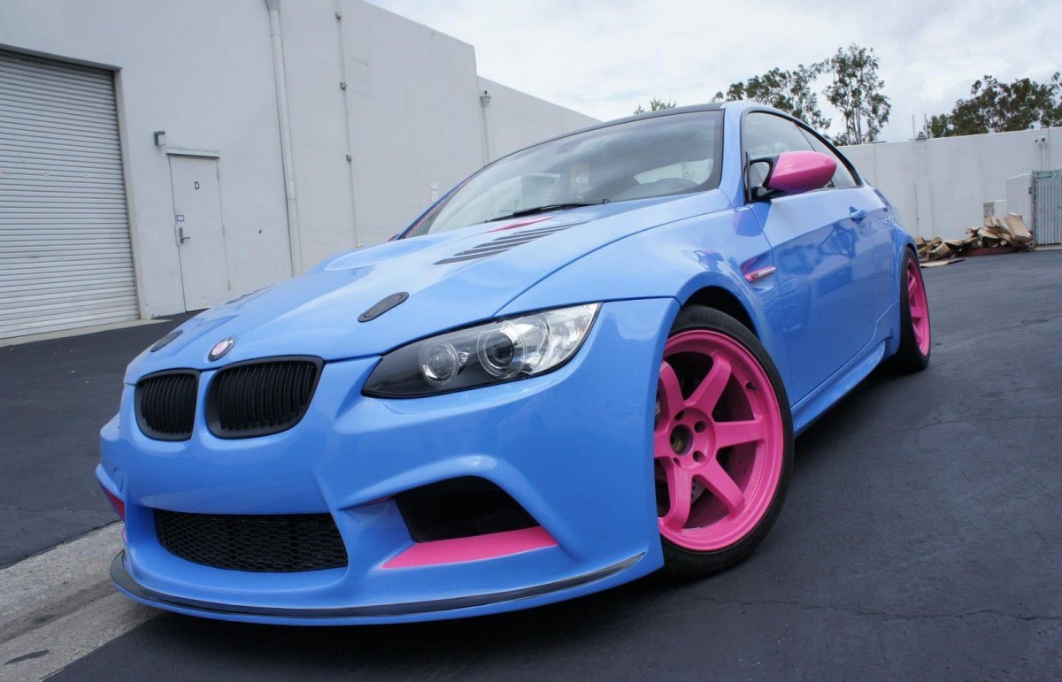 BMW e92 розовый