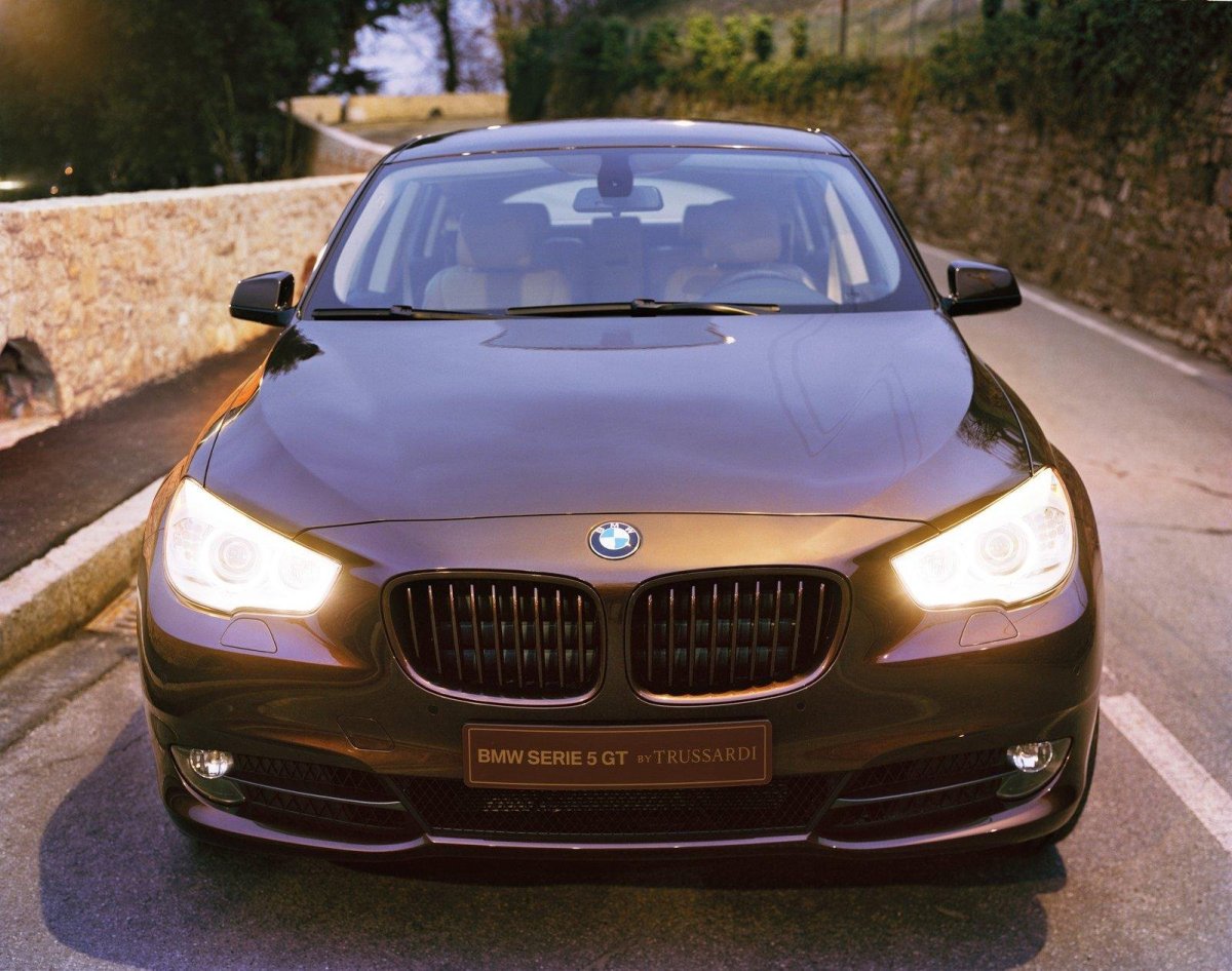 BMW 5er коричневая
