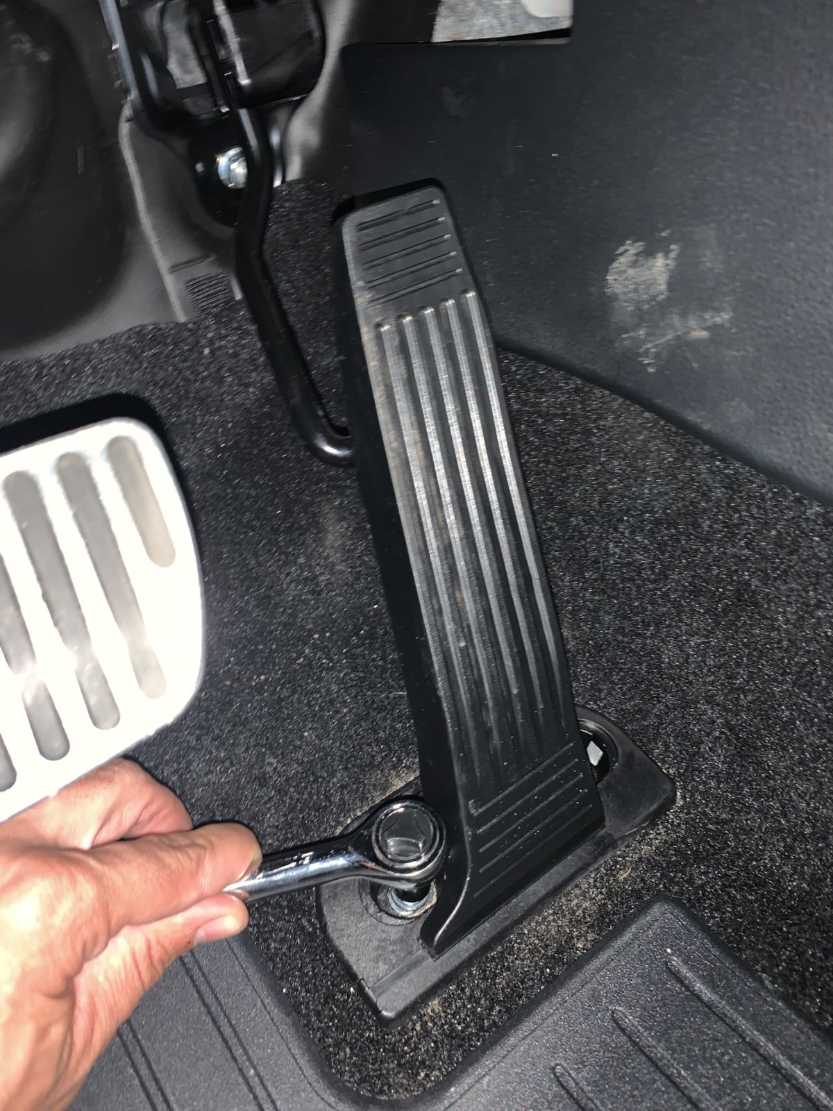 Toyota rav4 педаль газа