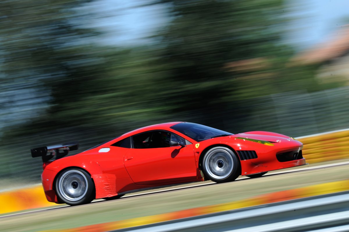 Машина Ferrari 458 Italia