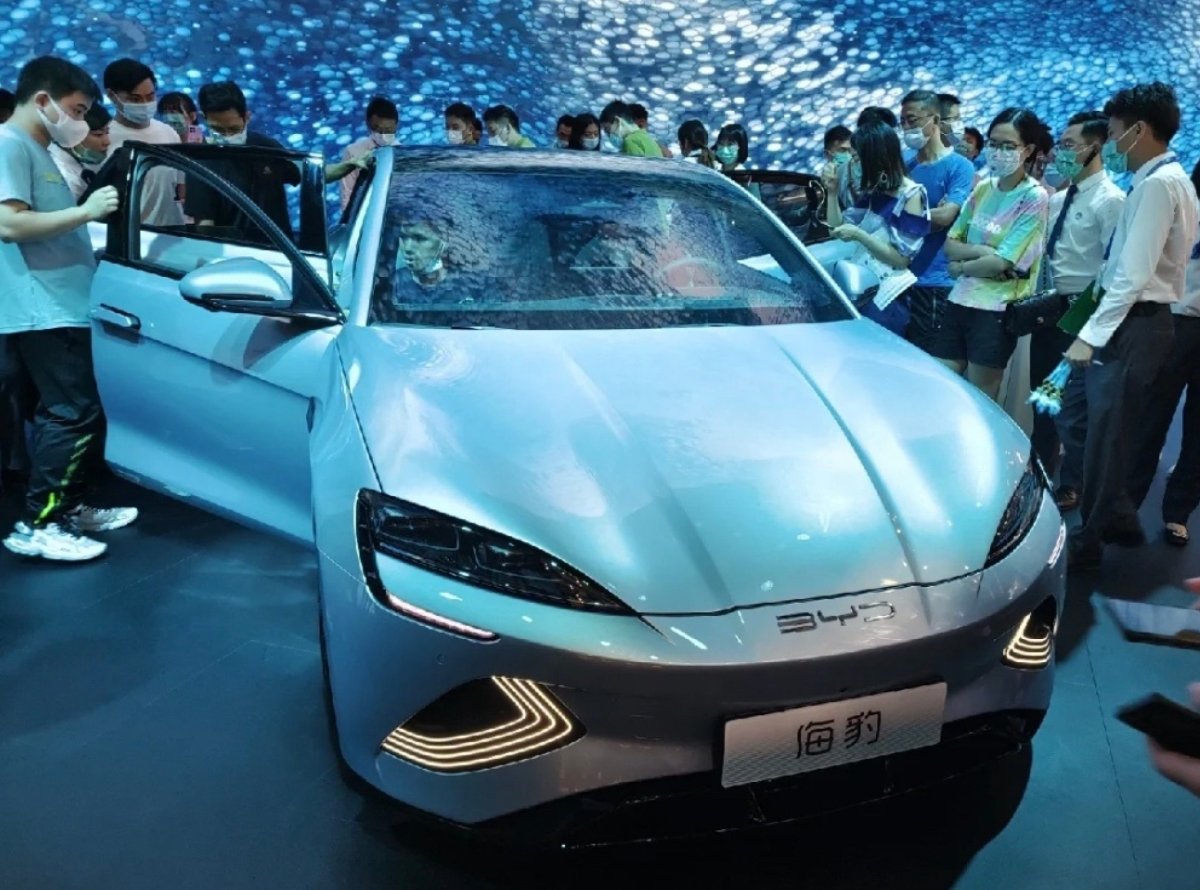 Электромобиль BYD Seal белый