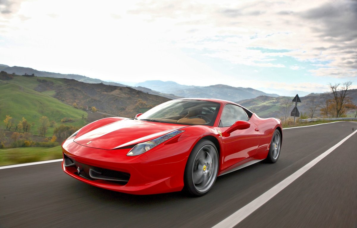 Ferrari 458 Italia красная