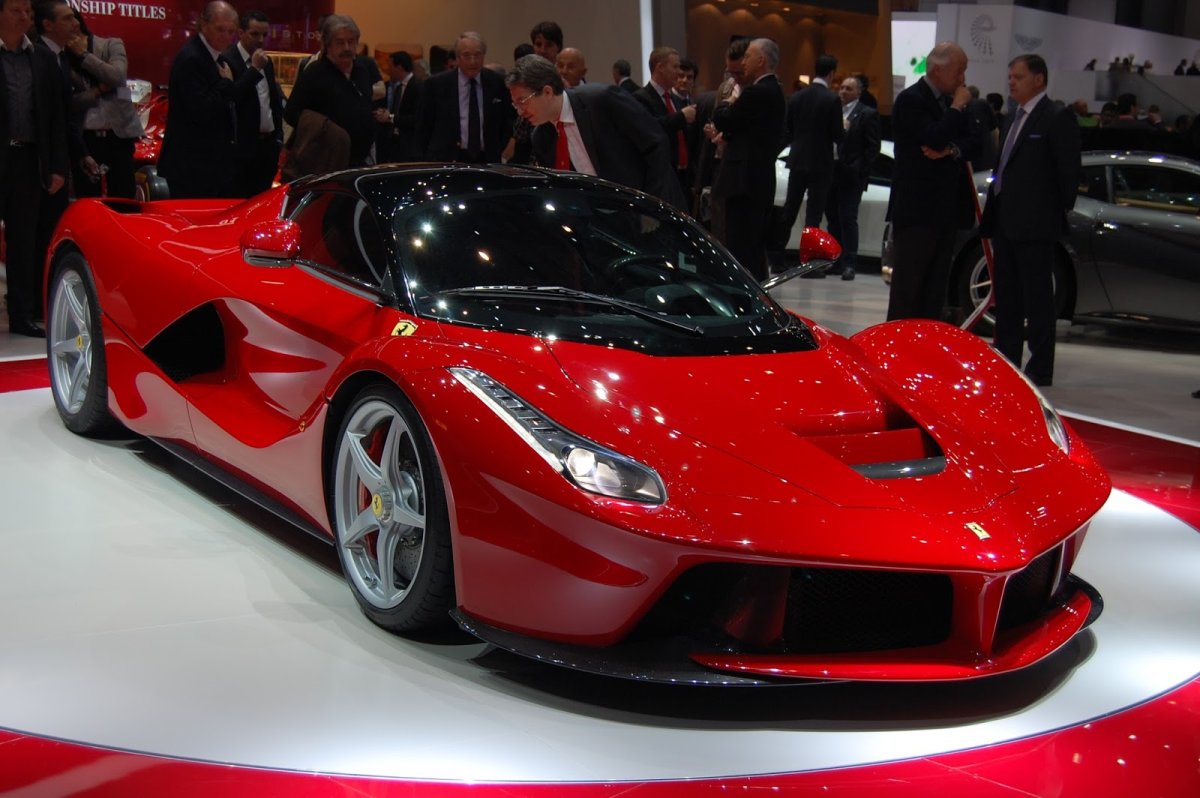 Ferrari LAFERRARI красная