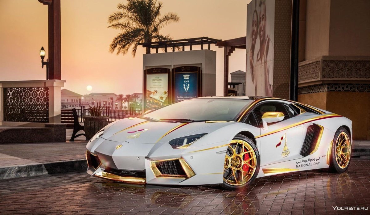 Золотой Lamborghini авентадор