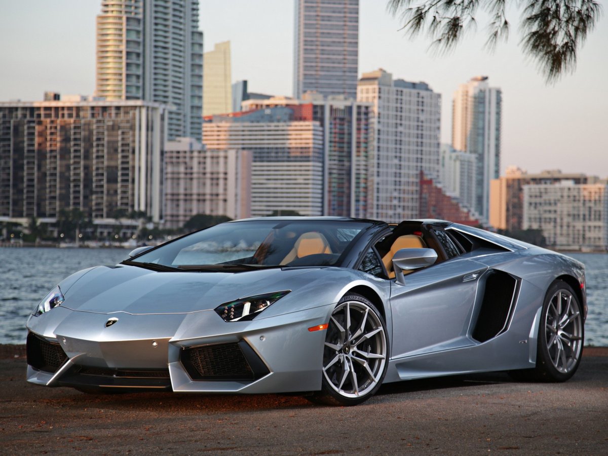 2013 Lamborghini Aventador LP-700-4