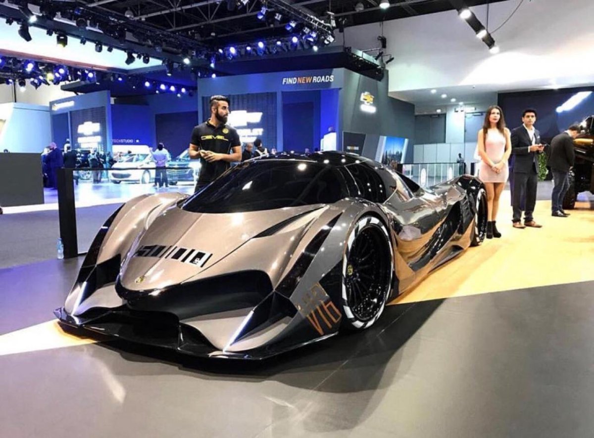 Арабский суперкар Devel Sixteen