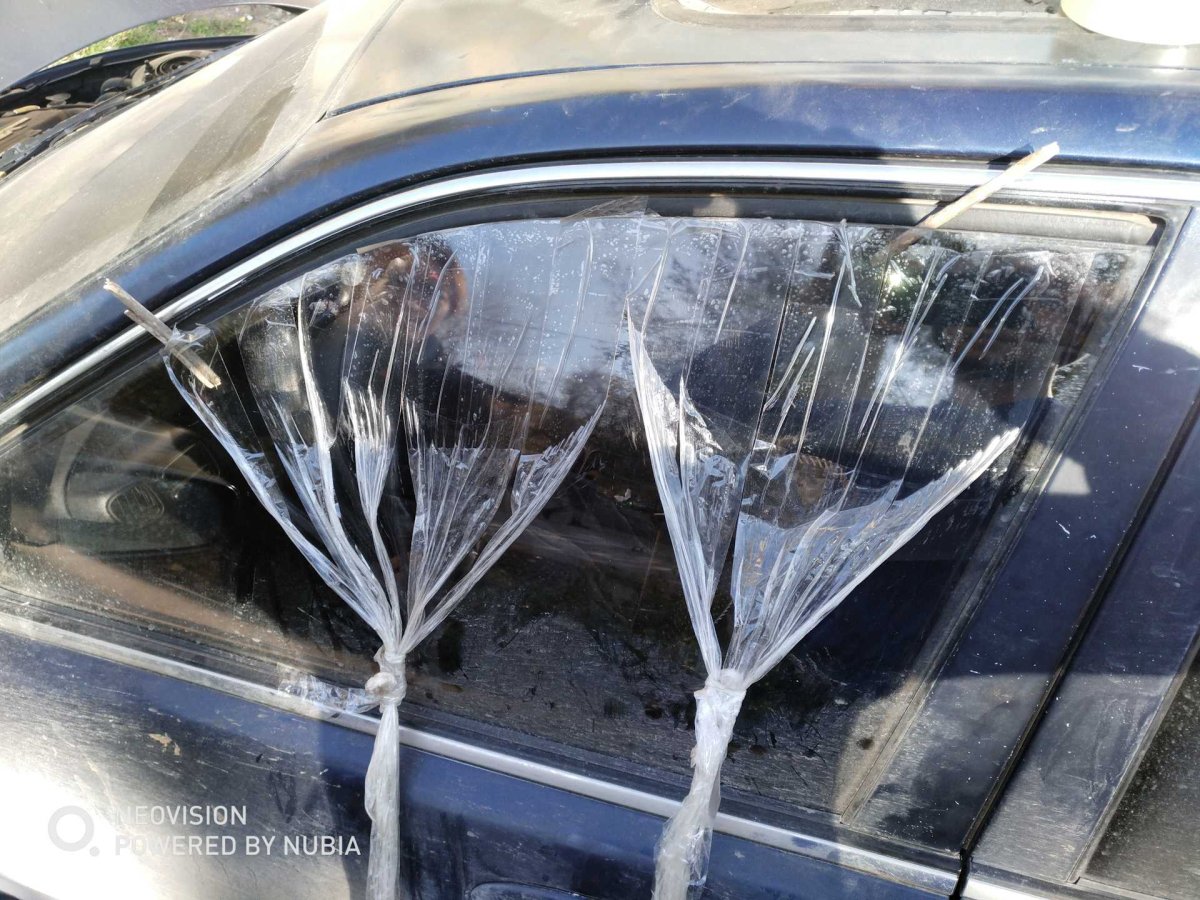 Скотч для стекол автомобиля