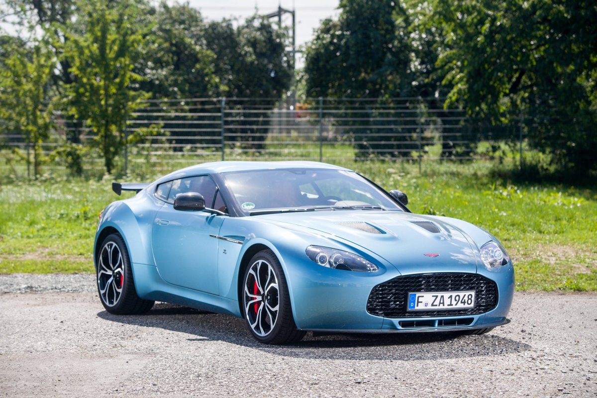 Aston Martin v12 Zagato 2012