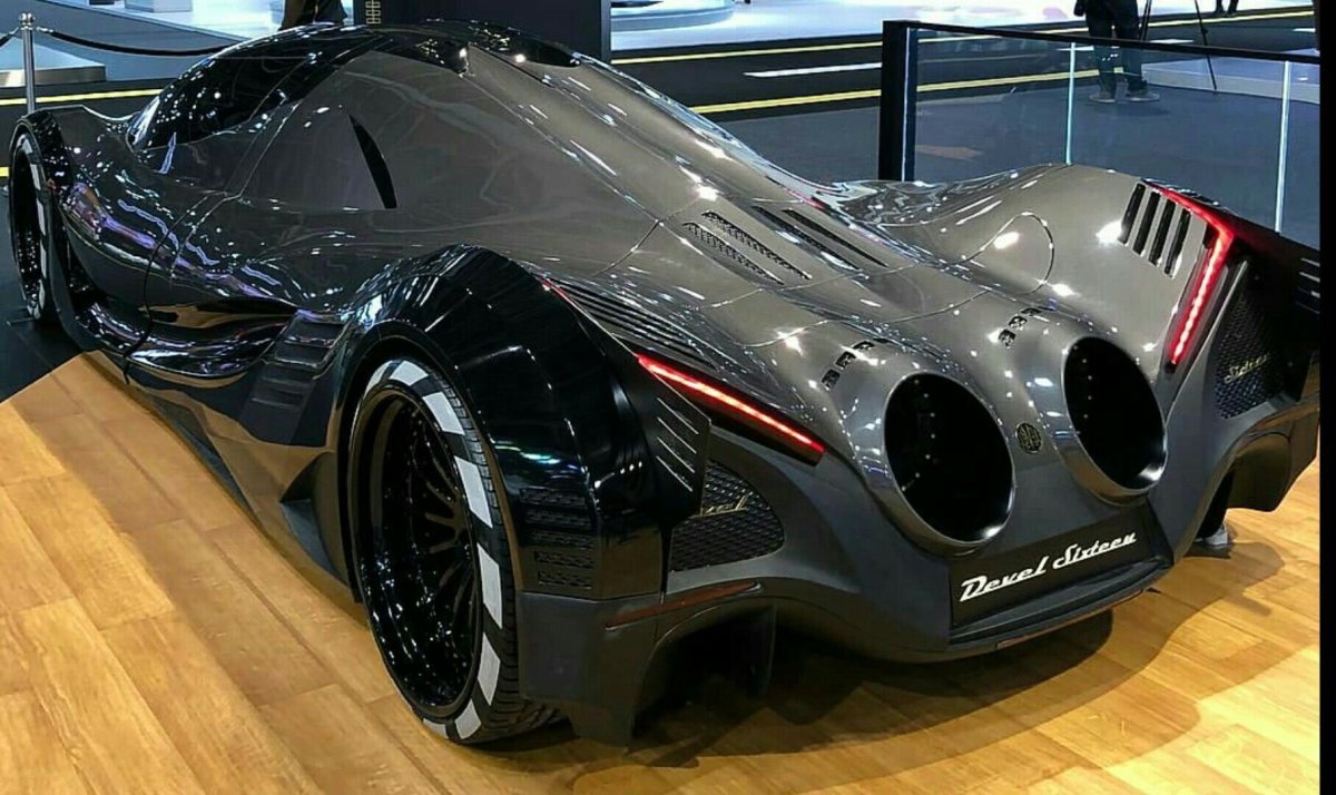 Арабский суперкар Devel Sixteen