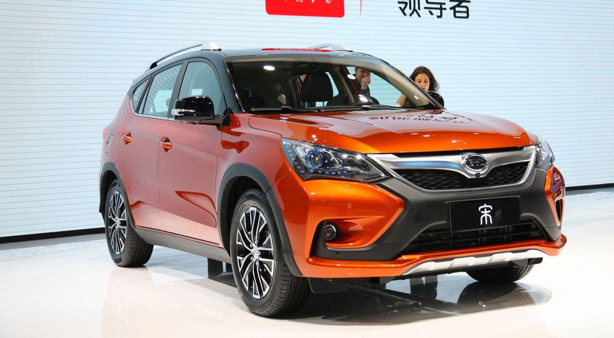 Китайский электромобиль BYD Tang
