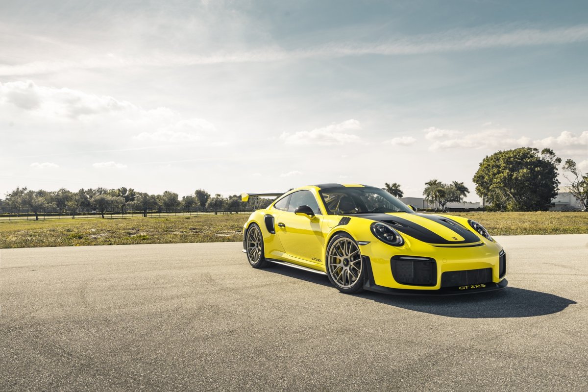 Porsche 992 gt2 RS Yellow
