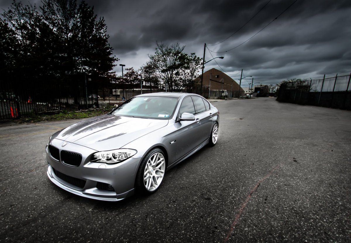 BMW f10 серебристая