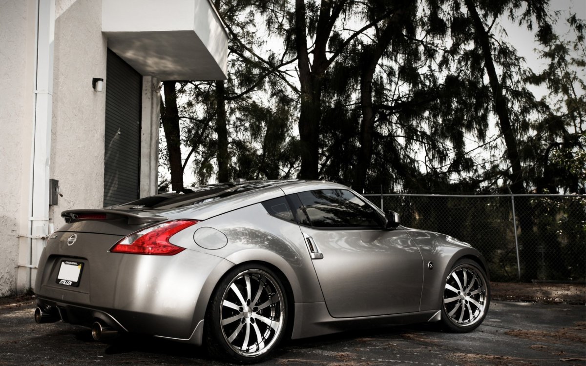 Nissan 370z Nismo серая