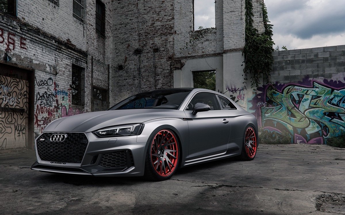 Audi rs5 Coupe серебристый