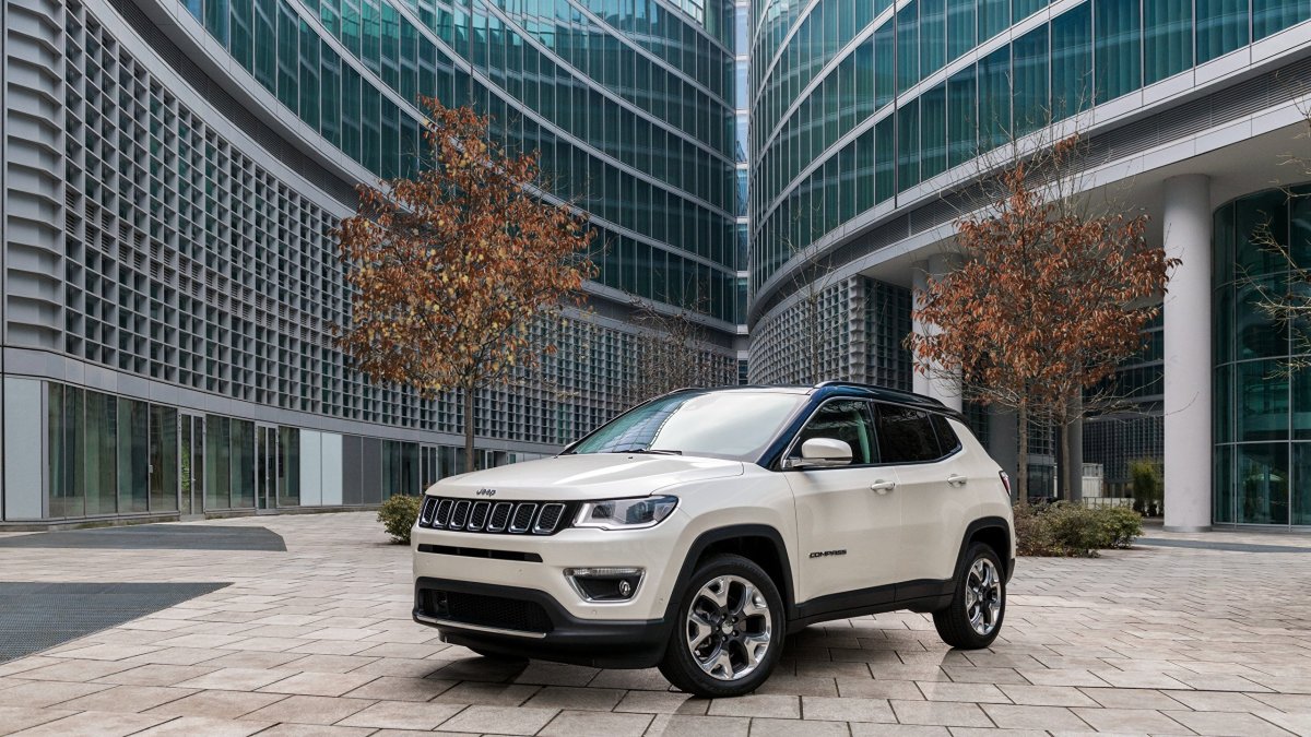 Jeep Compass панорамной крышей