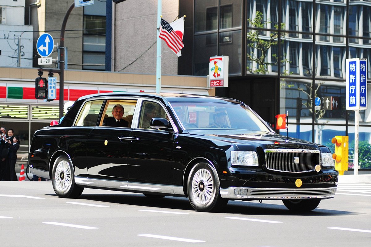 Toyota Century Royal императора