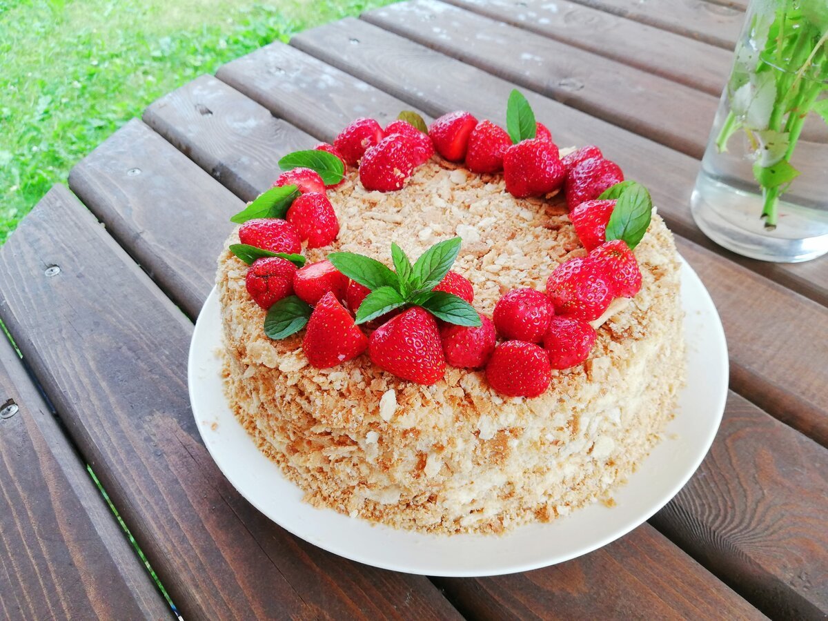 Торт Наполеон с ягодами