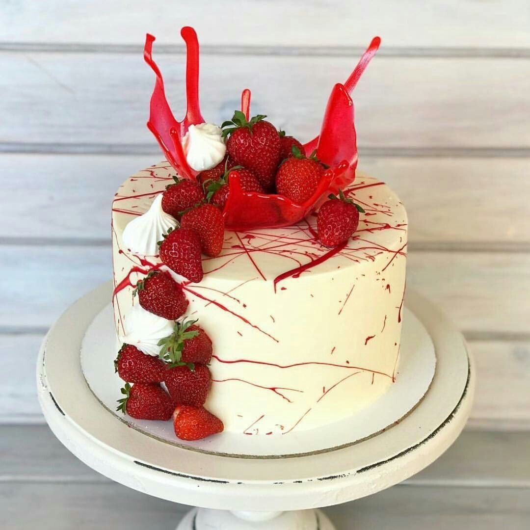 Торт с клубникой