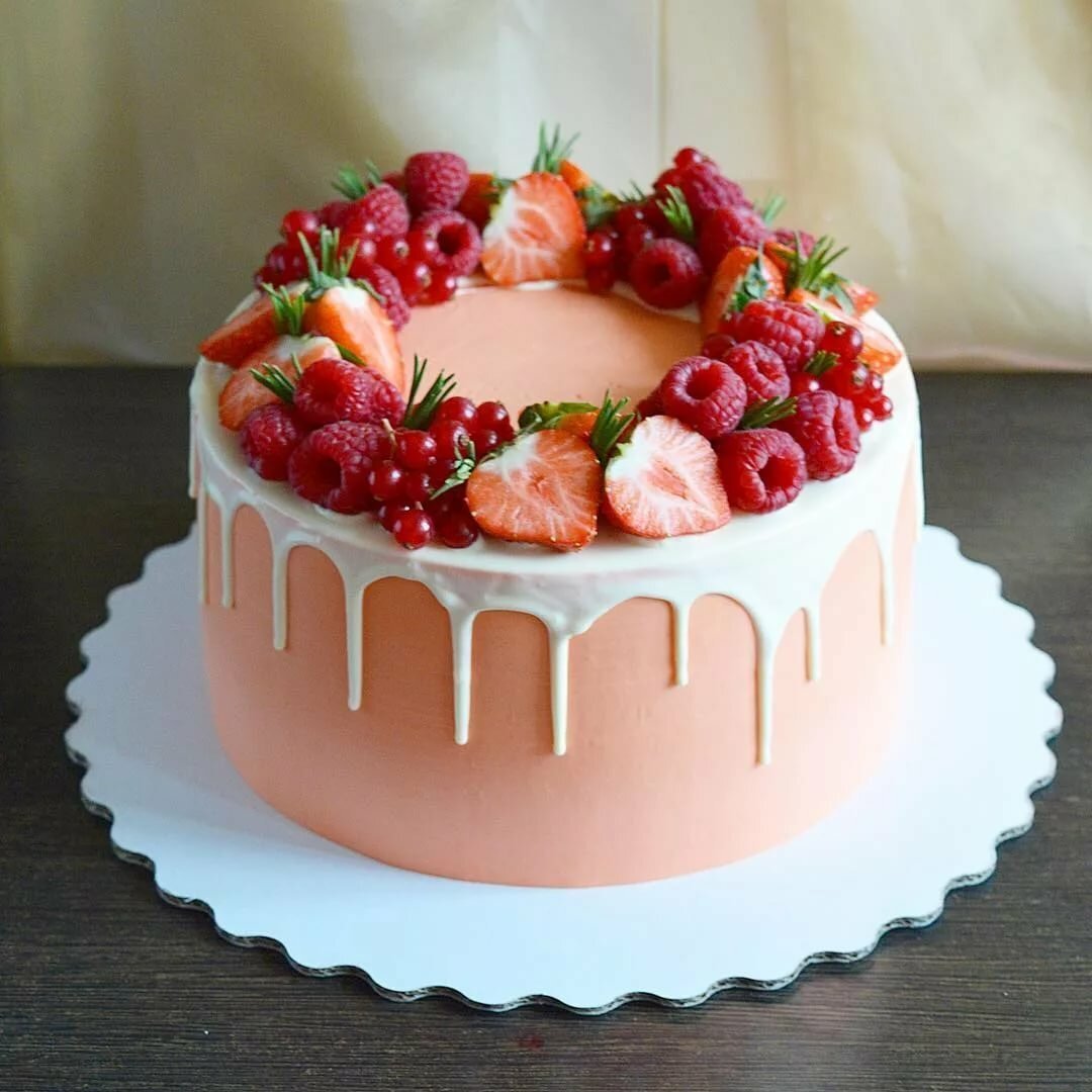 Торт с клубникой