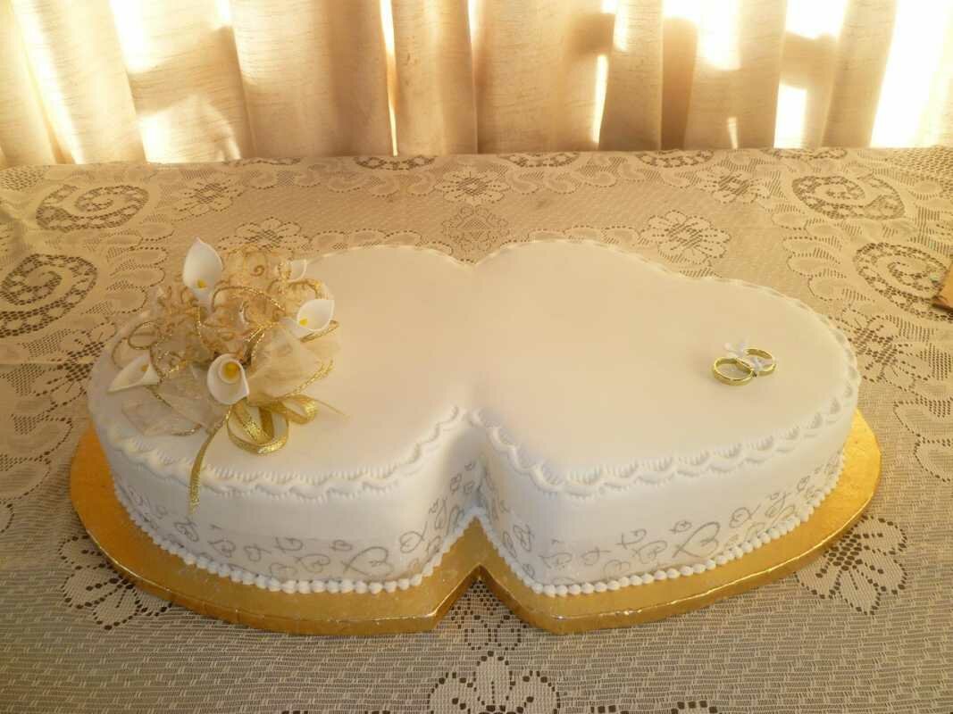 Свадебный торт с сердечками