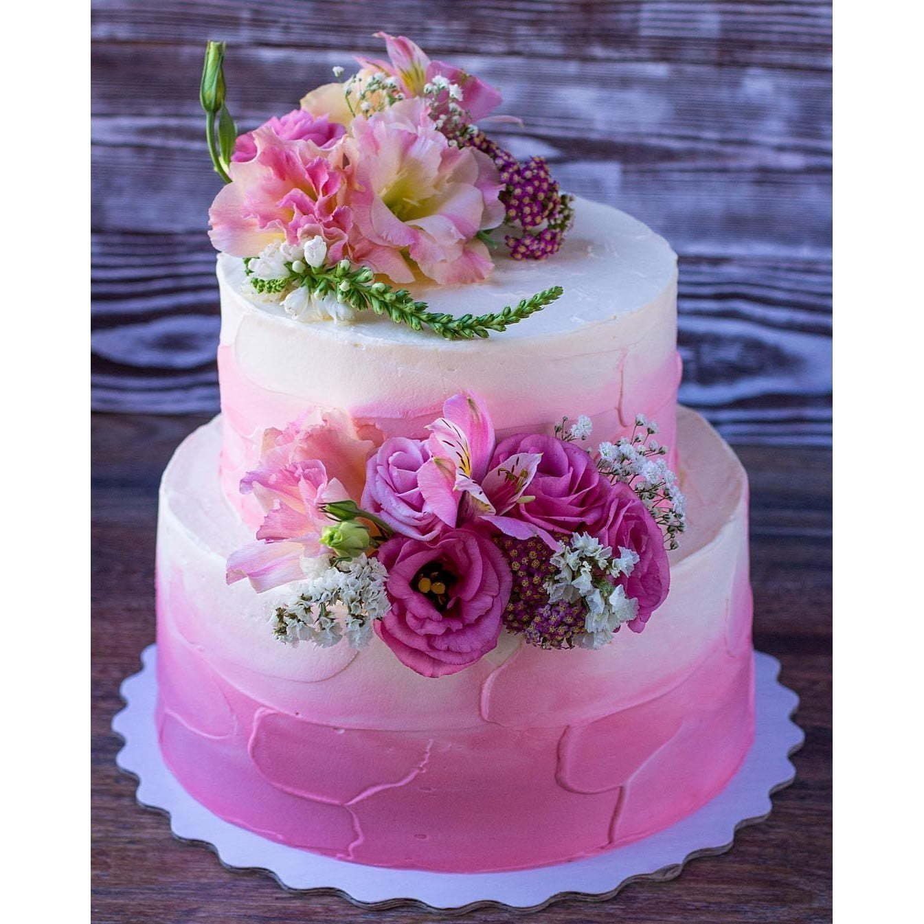 Торт на юбилей женщине без. Красивые торты. Торт с цветами. Красивые тортики на день рождения. Красивые торты с цветами.