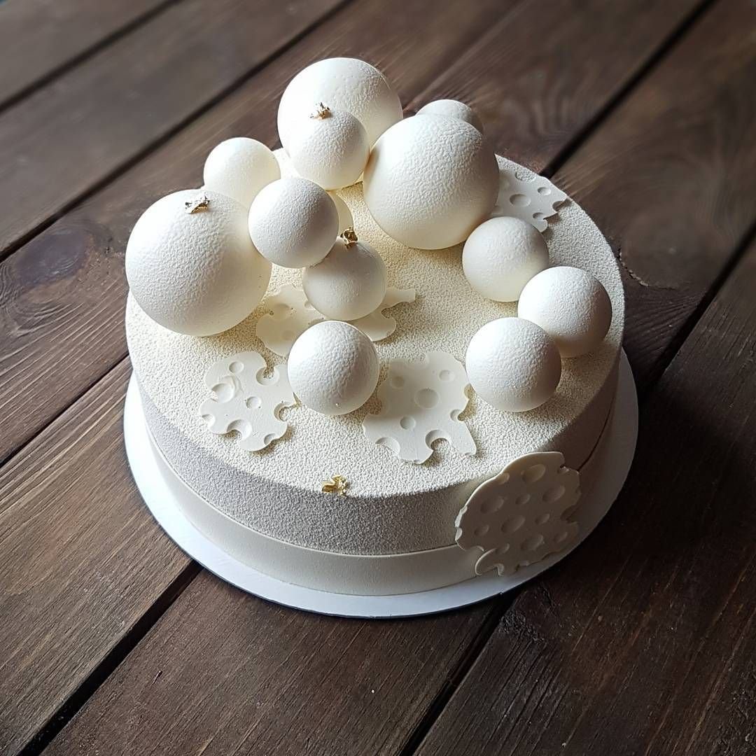 Торт с шоколадными шарами