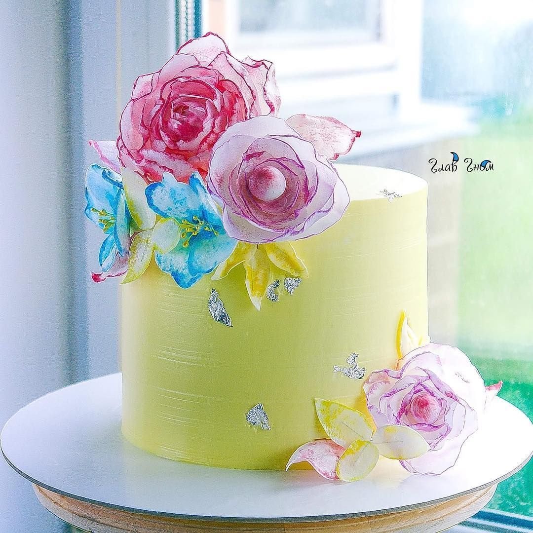 Украшения из вафельной бумаги. Украшение торта вафельными цветами. Торт с вафельными цветами. Украшение торта цветами из вафельной бумаги. Тортик с вафельными цветами.